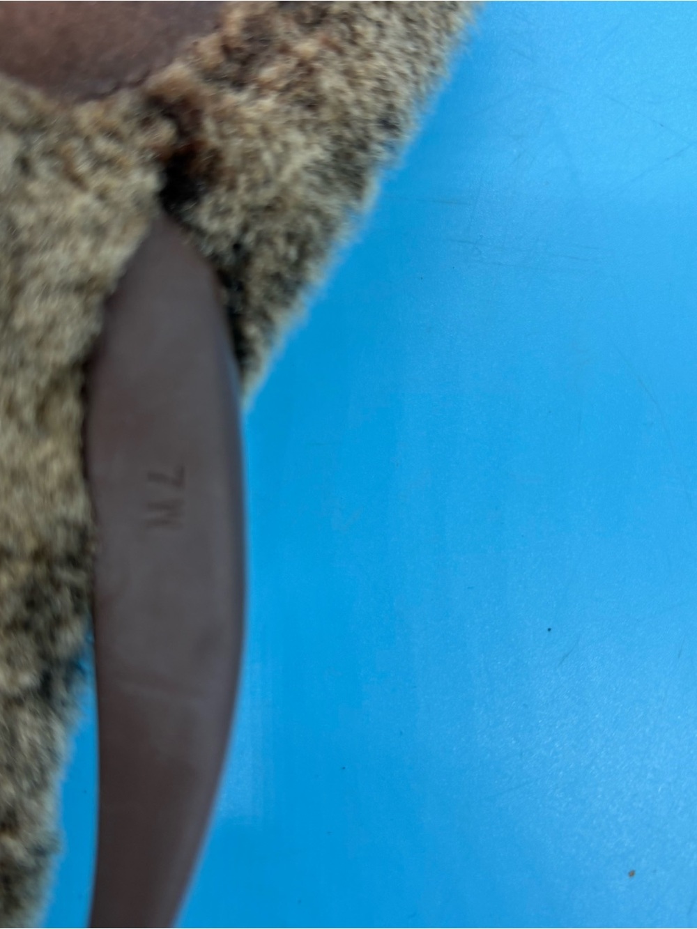 UGG Australia Fluffie Brown Sheepskin Fur Flip-Flop Sandals - Size 7 - Picture 7 of 7